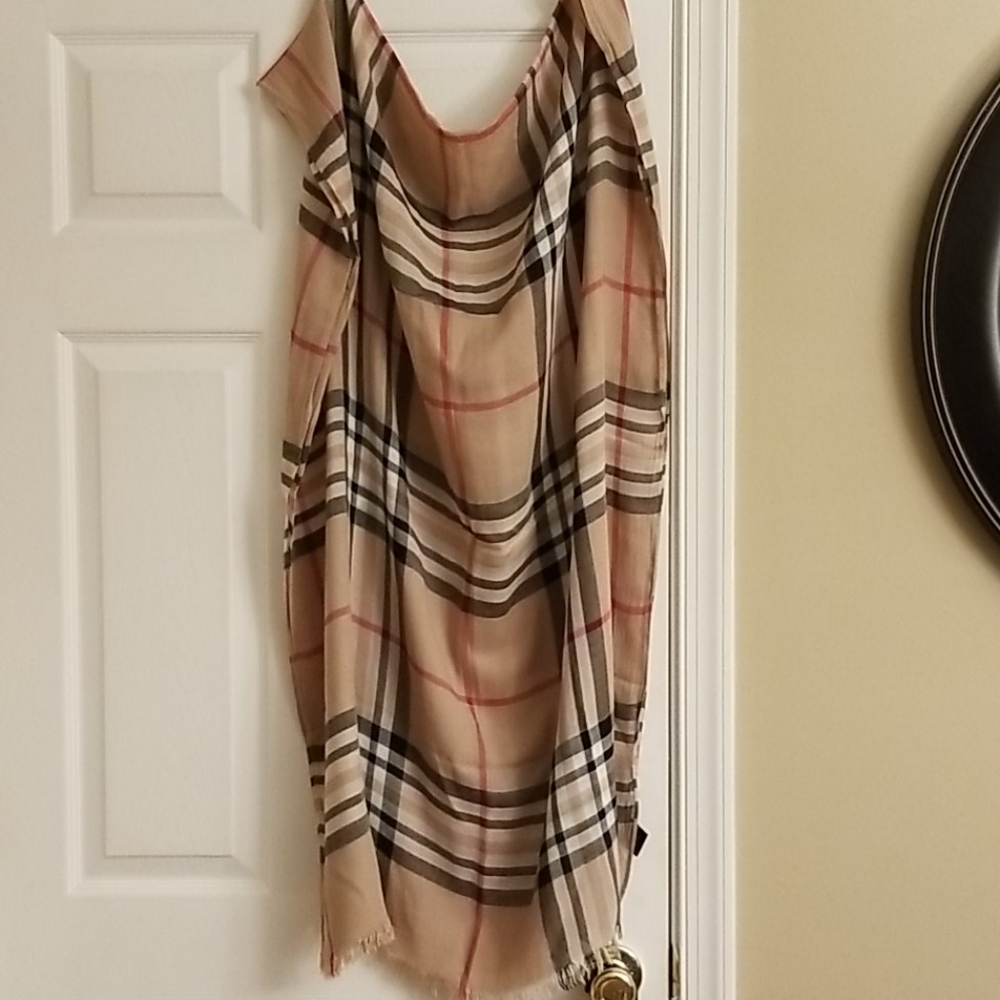 Fabulous scarf/wrap - Picture 4 of 7